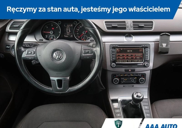 Volkswagen Passat cena 29000 przebieg: 310681, rok produkcji 2011 z Zdzieszowice małe 232